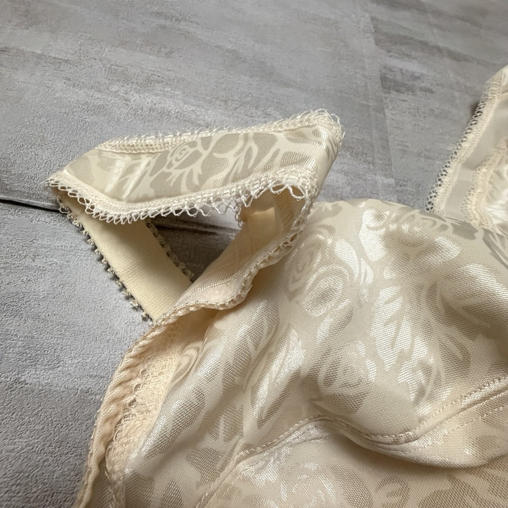 New Playtex 18 Hour 4693 Wireless Bra 42DD Beige Full Coverage Comfort Support - Picture 8 of 13